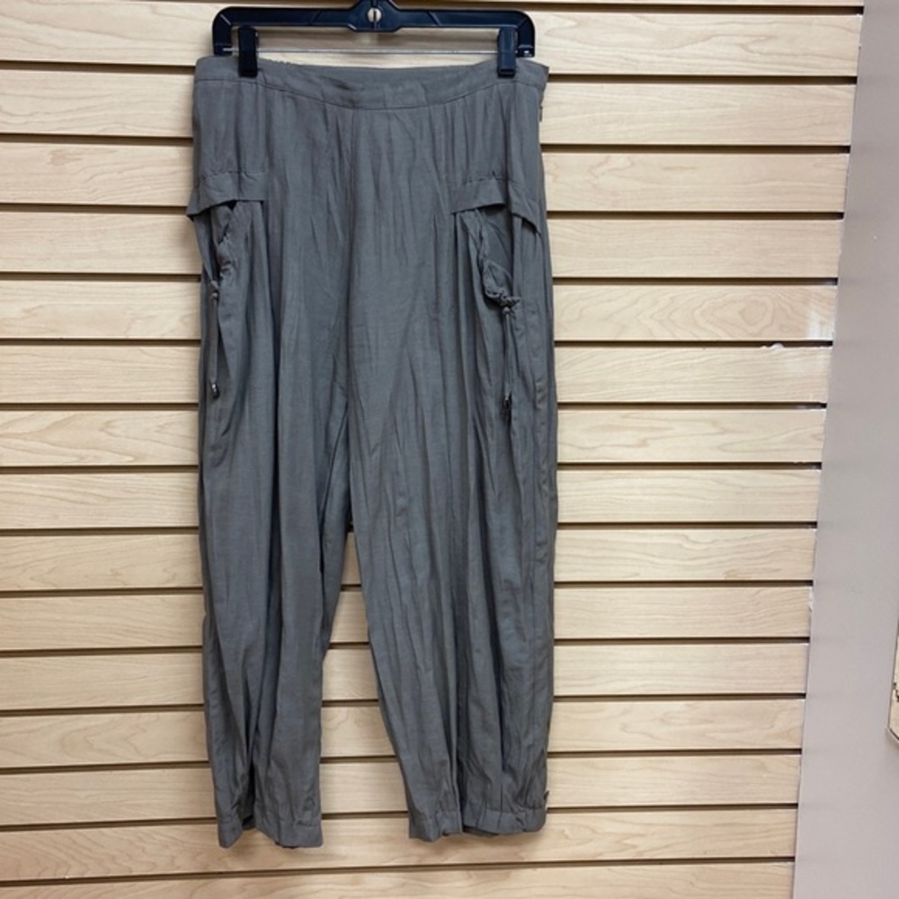 Sarafina women high fashion pants Made in France Size France 4 USA Size 12-14